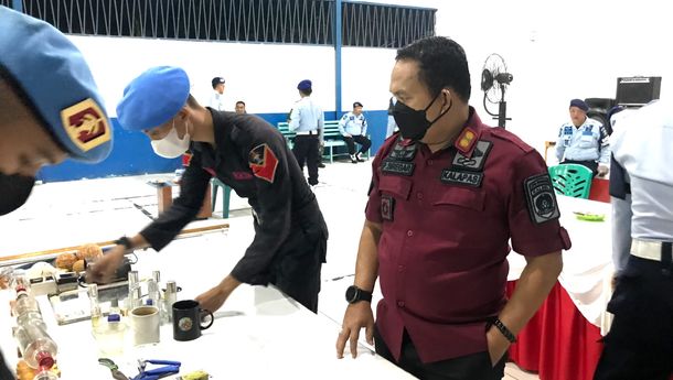 LP Narkotika Bandar Lampung Bersama TNI-Polri Razia Hunian dan Tes Urine Napi