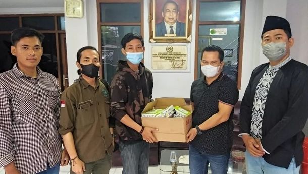 FKPPIB-Dapoer Abun Berbagi Takjil ke PWI Lampung