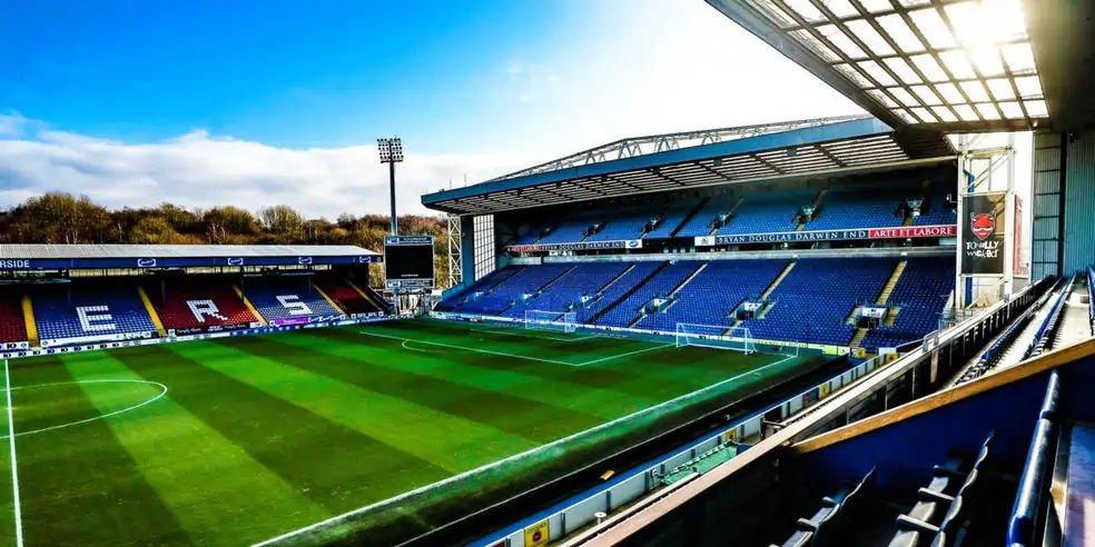 Blackburn Rovers Ijinkan komunitas muslim untuk menggelar shalat Idul Fitri di markas mereka Ewood Park Stadium.