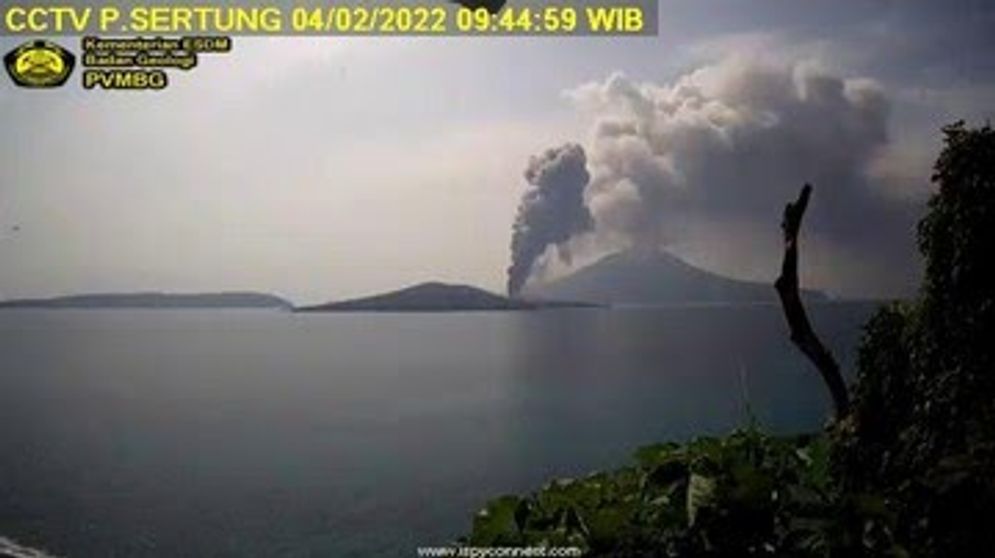 gunung-anak-krakatau-erupsi-dok-pvmbg