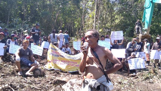 Warga Labuan Bajo Menjerit: 'Pak Jokowi Bunuh Sekalian Saja Kami daripada Perintahkan BPOLBF Kuasai Kebun Kami'
