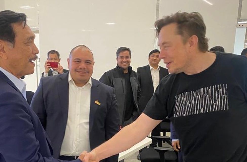 Menko Maritim dan Investasi Luhut Binsar Pandjaitan bertemu dengan founder dan CEO Tesla Motor Inc Elon Musk. Sumber: instagram.com/@pandusjahrir.