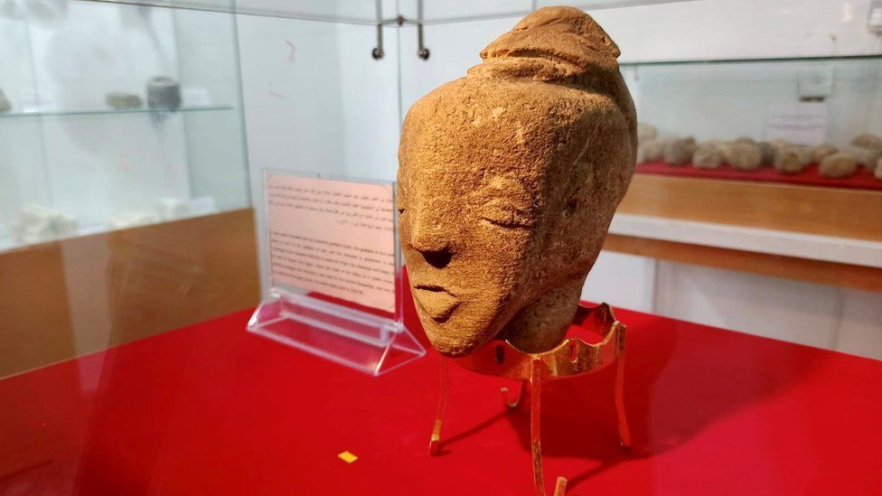 Sebuah patung kepala dewi Anat dari Kanaan ini ditemukan di Jalur Gaza, Palestina.