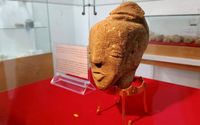 Sebuah patung kepala dewi Anat dari Kanaan ini ditemukan di Jalur Gaza, Palestina
