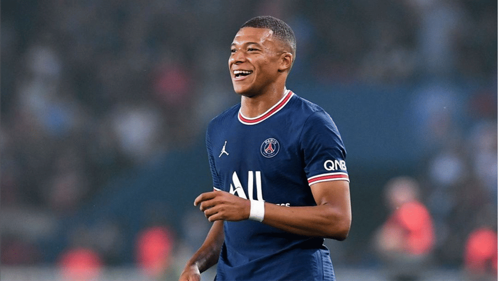 Seorang pemain sepak bola asal Prancis menerima dukungan untuk menjadi Presiden Prancis pada pemilu baru-baru ini.