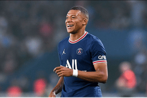 Seorang pemain sepak bola asal Prancis menerima dukungan untuk menjadi Presiden Prancis pada pemilu baru-baru ini.