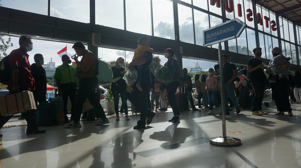 Puncak Arus Mudik Kereta Api.jpg