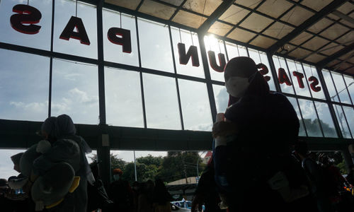 Puncak Arus Mudik Kereta Api.jpg