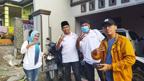 Baksos Ramadan, ETOS Indonesia Bagikan Sembako ke Warga Kaliawi