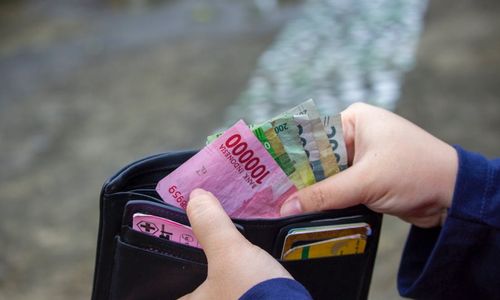 THR Sudah Cair, Pilih Sedekah atau Bayar Utang Dulu? Ini Penjelasannya