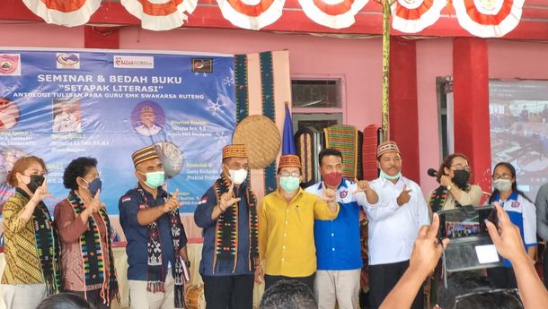 Guru dan Siswa SMK Swakarsa Ruteng Terima Piagam Penghargaan dari Pemda Manggarai