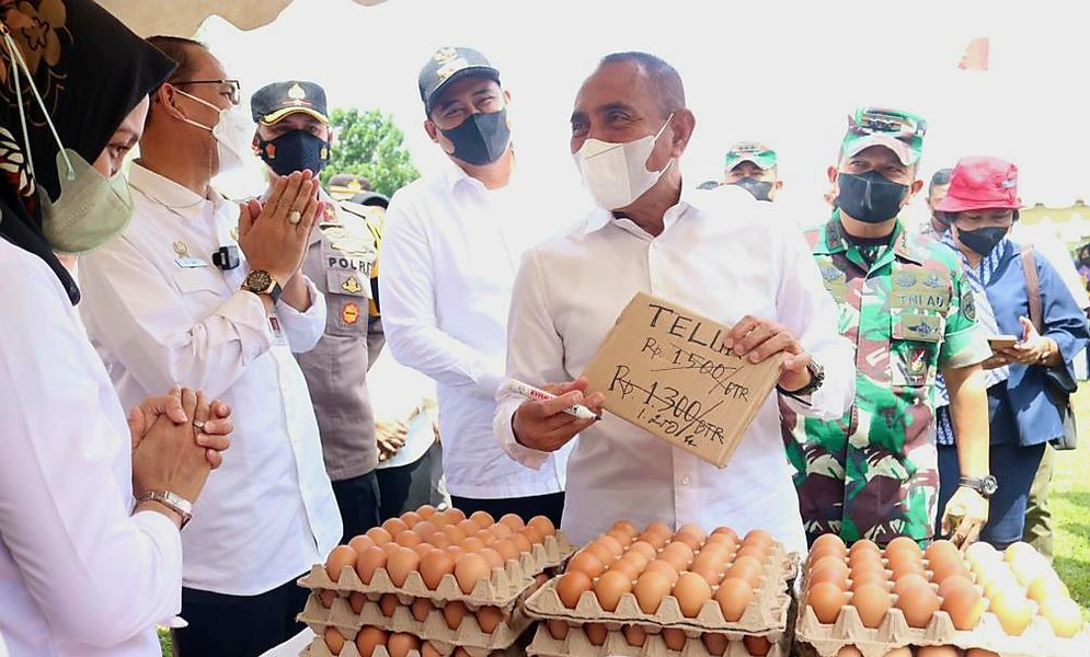 Ditjen PSP Kementan Ali Jamil bersama Gubernur SumutEdy Rahmayadi dan Wali Kota Medan Bobby Nasution meninjau Pasar Mitra Tani 