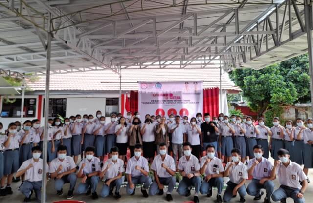 Kegiatan literasi digital oleh KPID Sulut di SMA Negeri 1 Tomohon. (Foto:Istimewa)