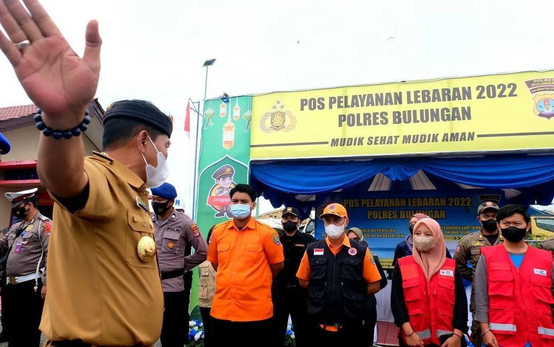 Gubernur Kaltara Zainal Arifin Paliwang memantau Pos Pelayanan Lebaran. 