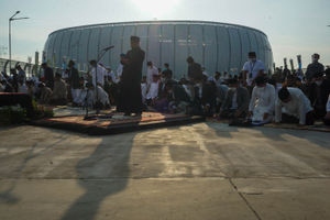 Shalat Idul Fitri Stadion JIS.jpg