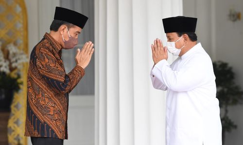 Presiden Jokowi dan Menhan Prabowo bersilaturahmi di Gedung Agung, Istana Kepresidenan Yogyakarta, Senin (02/05/2022). 
