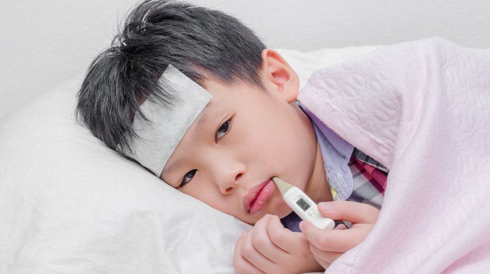 Ilustrasi demam pada anak.