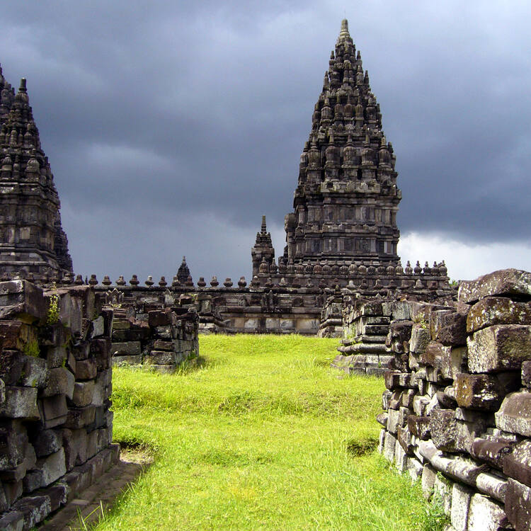 Yuk, Intip Lima Situs Budaya Warisan Dunia di Indonesia!