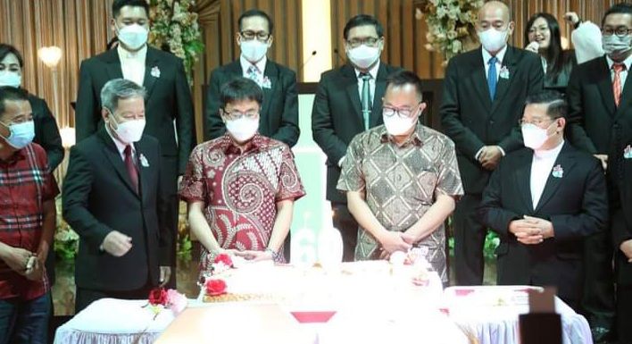 Wali Kota Manado Andrei Angouw dan Wakil WaliKota Richard Sualang saat menghadiri ibadah syukur HUT ke-60 Jemaat GMIM Kristus. (Foto:Istimewa)