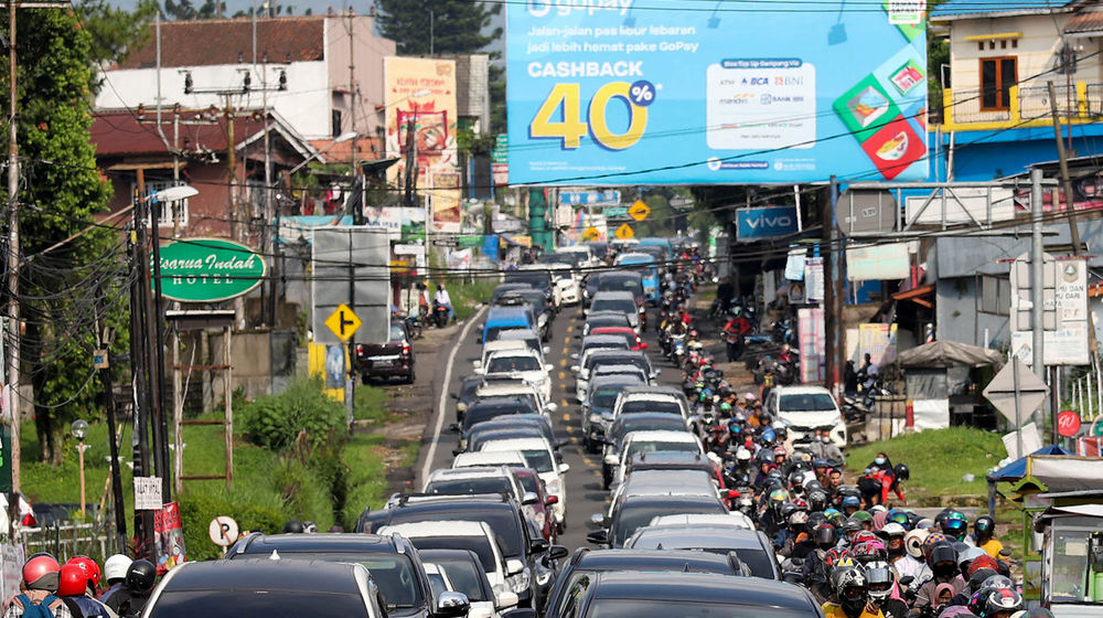 Macet Jalur Puncak.jpg