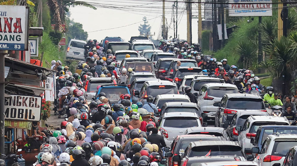 Macet Jalur Puncak.jpg