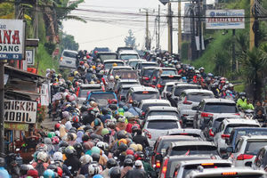 Macet Jalur Puncak.jpg