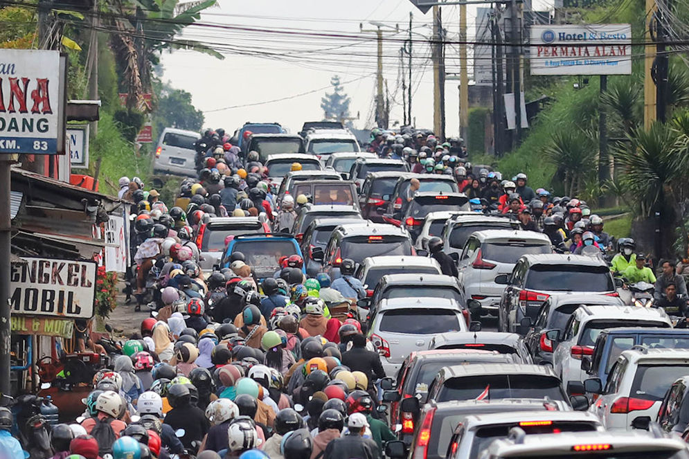 Macet Jalur Puncak.jpg