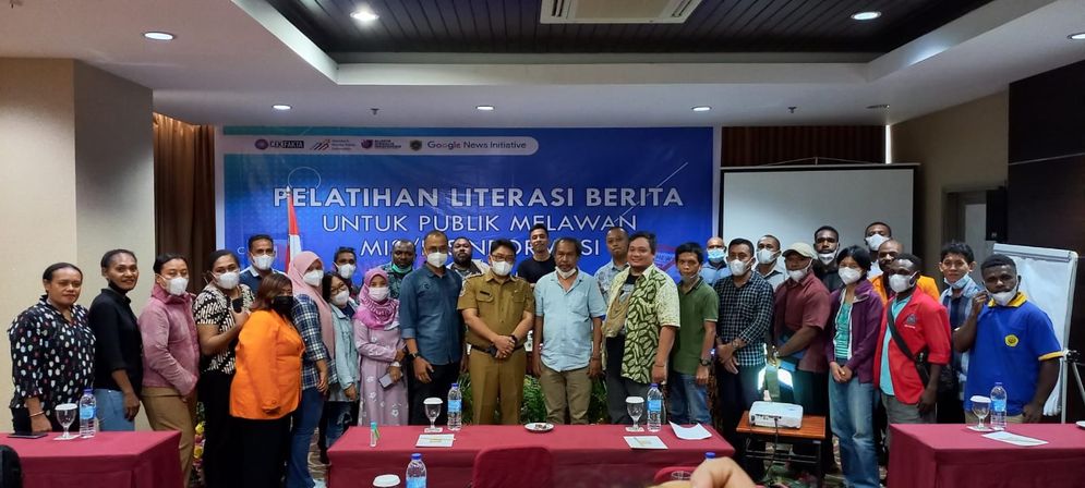 JAYAPURA, WongKito.co - Terkait dengan maraknya penyebaran mis dan disinformasi yang  terjadi secara  nasional, begitu juga dengan di Papua, Kepala Dinas Informasi dan Informatika (Kominfo) Provinsi Papua, Jery A. Yudianto menyampaikan masyarakat wajib terlibat dalam menangkal informasi hoaks mulai dari diri sendiri.