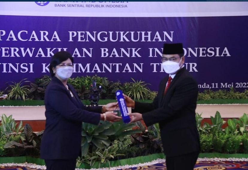 Deputi Senior Bank Indonesia Destry Damayanti melantik Ricky Perdana Gozali sebagai Kepala Perwakilan Bank Indonesia Kalimantan Timur