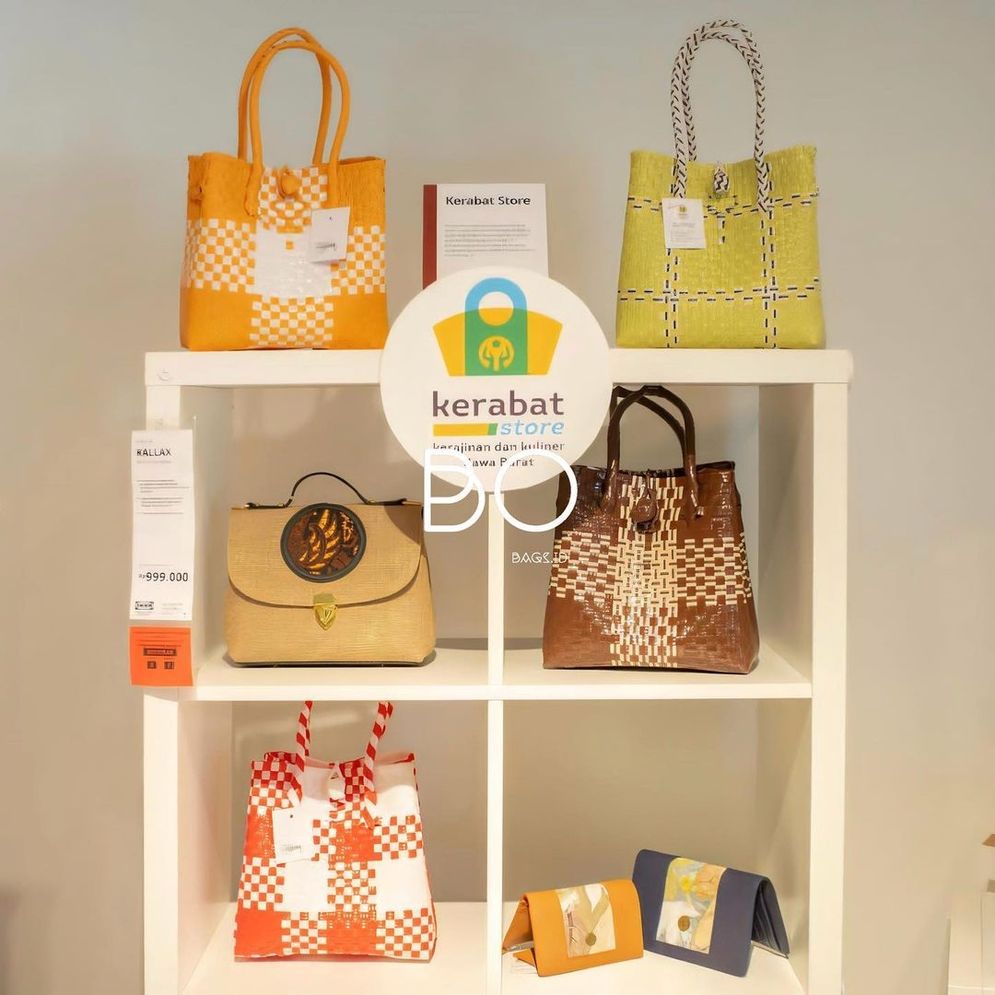 Produk-produk milik Bobobags.id di Kerabat Store, Dago, Bandung,  Jawa Barat.