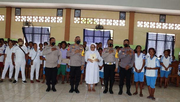 Kapolres Sikka Bersama Anggotanya  Sambangi Panti Rehabilitasi Penyandang Cacat St Dymphna