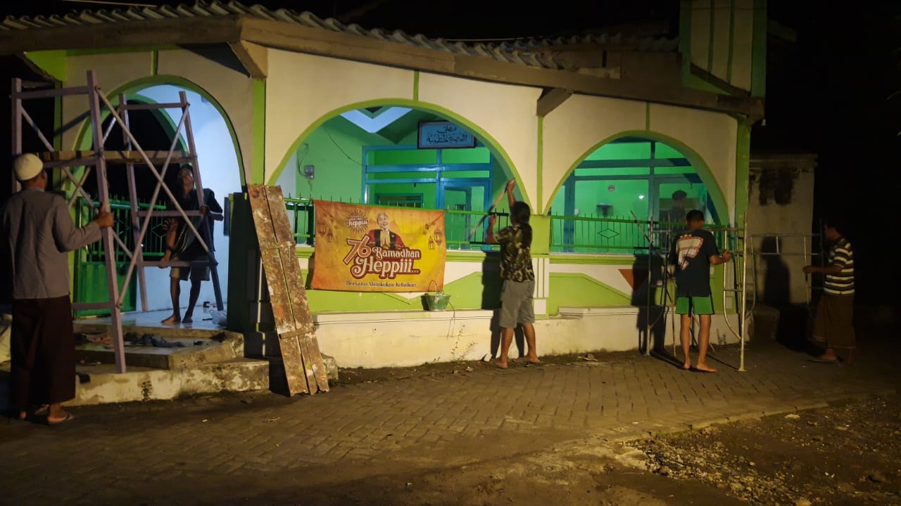 Salah satu mushola yang dibersihkan Karta Heppiii Community Pasuruan. 