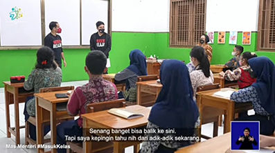 Jadi Guru Tamu, Mendikbudristek Masuk Kelas dan Sapa Siswa SMPN 5 Jakarta