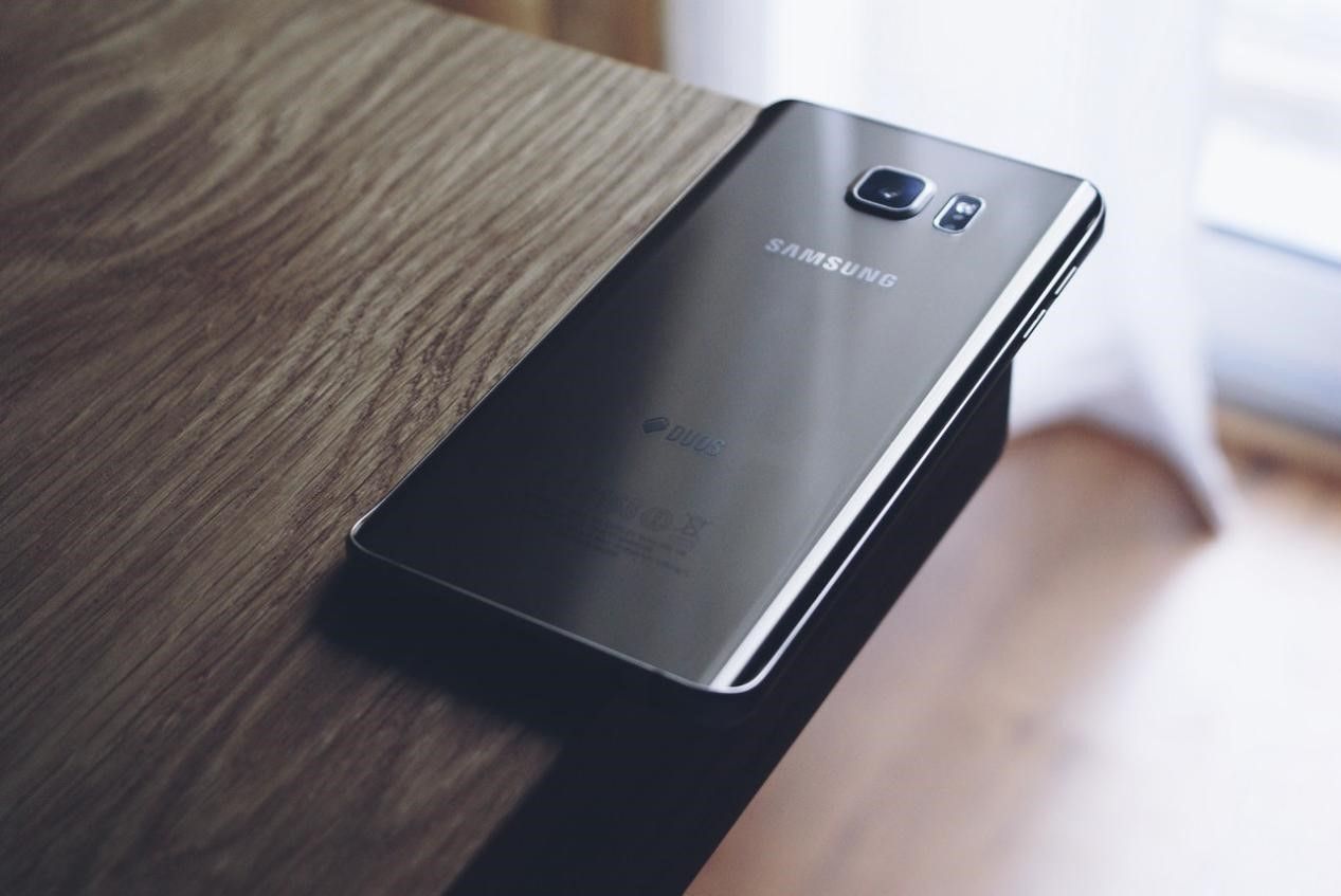 Ilustrasi smartphone android.