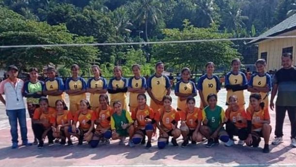 Spirit Berkolaborasi Warnai Pertandingan Voli SMAN Nangapanda Vs SMAK St Petrus Ende 