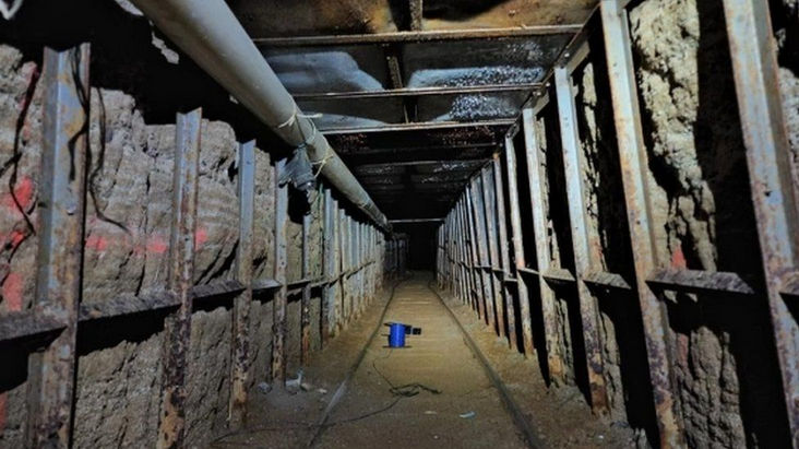 Penemuan sebuah terowongan yang menghubungkan AS dan Meksiko untuk pengiriman narkoba.