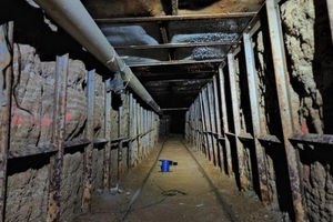 Penemuan sebuah terowongan yang menghubungkan AS dan Meksiko untuk pengiriman narkoba.