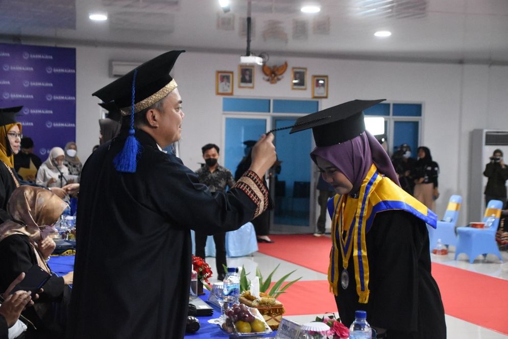 IIB Darmajaya mewisuda 462 lulusan, di Aula Lantai 3 Gedung Alfian Husin pada Rabu, 18 Mei 2022.