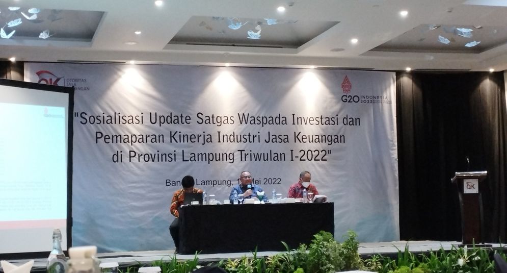 Kepala Otoritas Jasa Keuangan (OJK) Provinsi Lampung Bambang Hermanto saat pemaparan kinerja Industri Jasa Keuangan Triwulan I 2022 di Sheraton Hotel, Kamis, 19 Mei 2022.