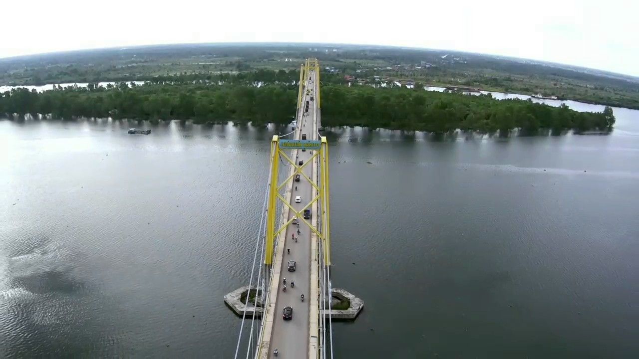 Jembatan Barito sebagai salah satu destinasi wisata prioritas di Kalimantan Selatan. (Source: Barito Kuala Official Website)