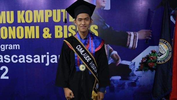 Lulus Cumlaude Menjadi Wisudawan Terbaik IIB Darmajaya, Ini Prestasi Hafidh Faresi Ifanka