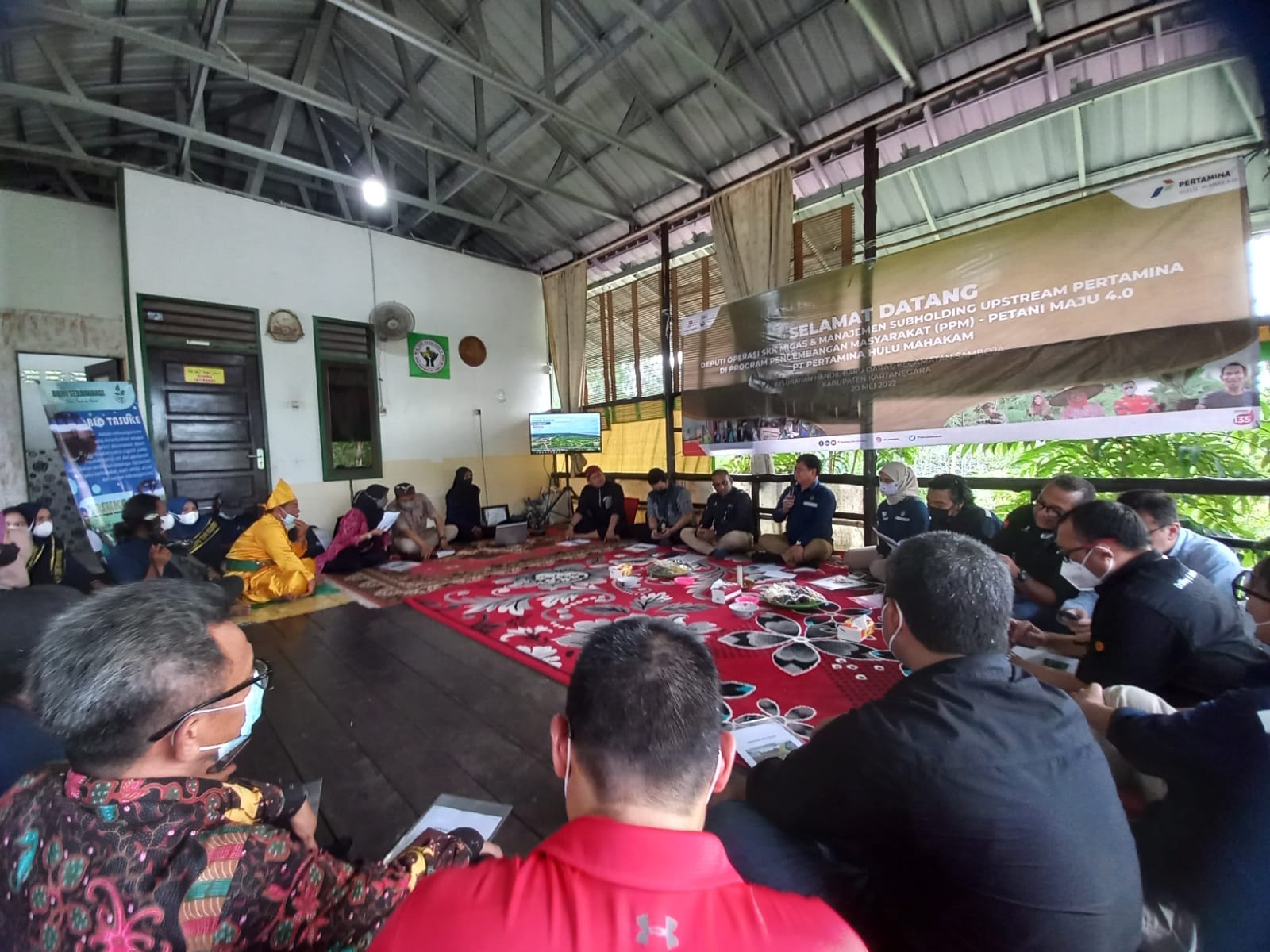 kerja Deputi Operasi SKK Migas, Julius Wiratno, beserta jajaran ke Terminal Senipah (SPS). Bersama General Manager Zona 8, Krisna, Julius mengunjungi lokasi program Petani Maju 4.0 di Pendopo Tani Baanjung, Kelurahan Handil Baru Darat, Jumat 20 Mei 2022