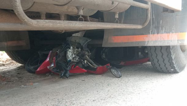 Lakalantas di Dekat RS Imanuel, Motor Terseret Truk Sejauh 25 Meter