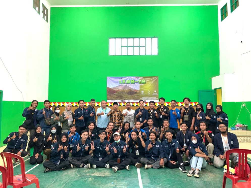 BEM IIB Darmajaya menggelar Latihan Kepemimpinan Manajemen Mahasiswa Tingkat Menengah (LKMM-TM) di Desa Landbaw, Gisting.