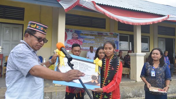 Bupati Matim Beri 100 Juta Rupiah untuk Dwiputri, Atlet Kempo Peraih 2 Medali Emas dan 1 Medali Perak di Tunisia