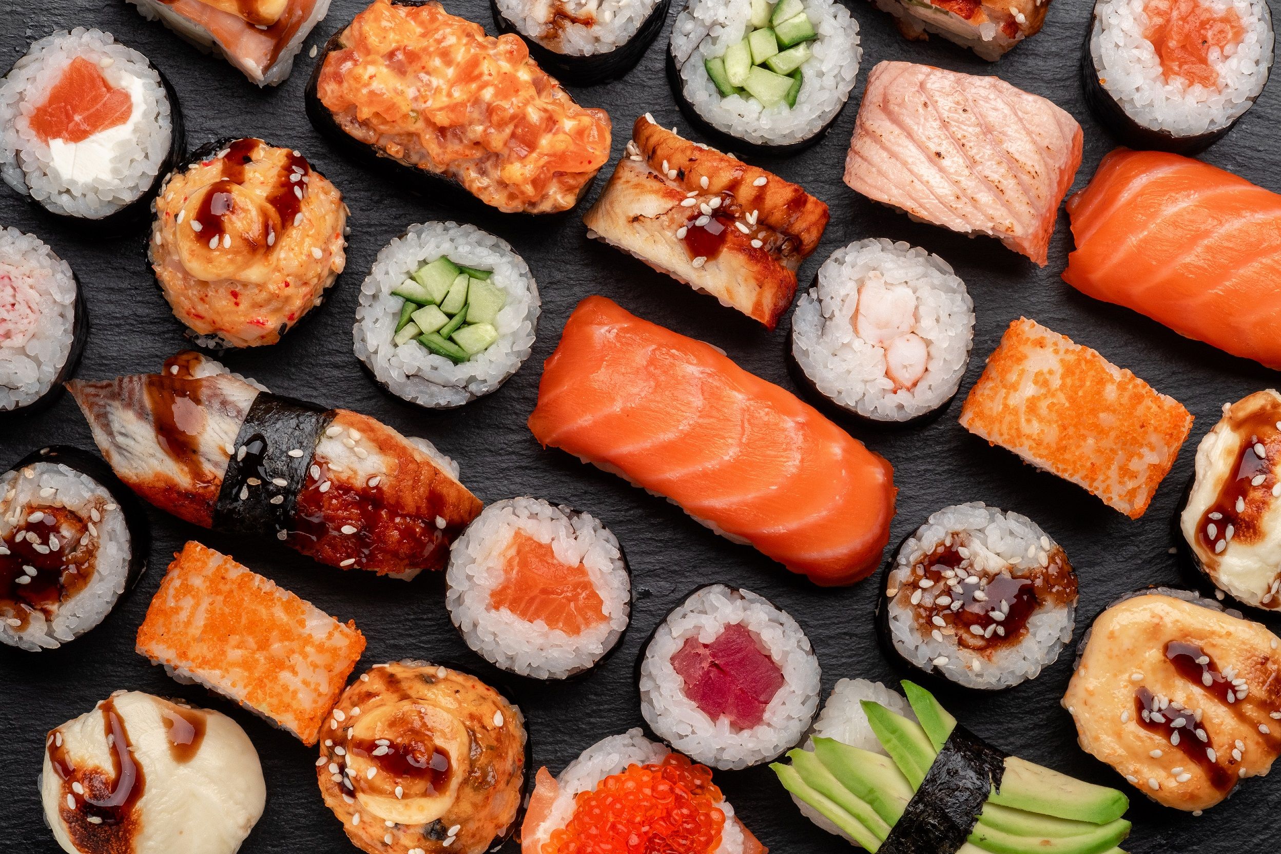 Sushi, salah satu makanan khas Jepang yang mendunia.
