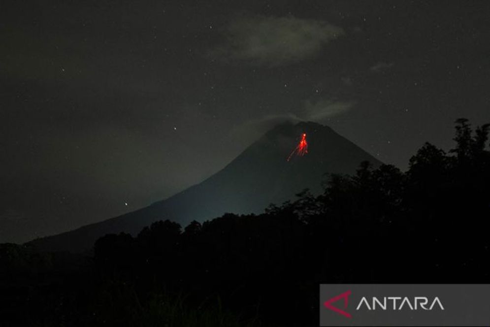 Lava-Pijar-Gunung-Merapi-240422-hnd-1.jpg