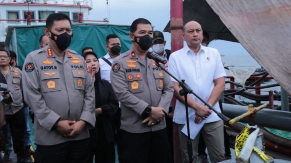 pengungkapan tersangka penyelundupan bbm bersubsidi.jpeg