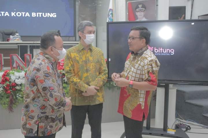 Wali Kota Bitung Maurits Mantiri saat launching portal satu data. (Foto:Istimewa)