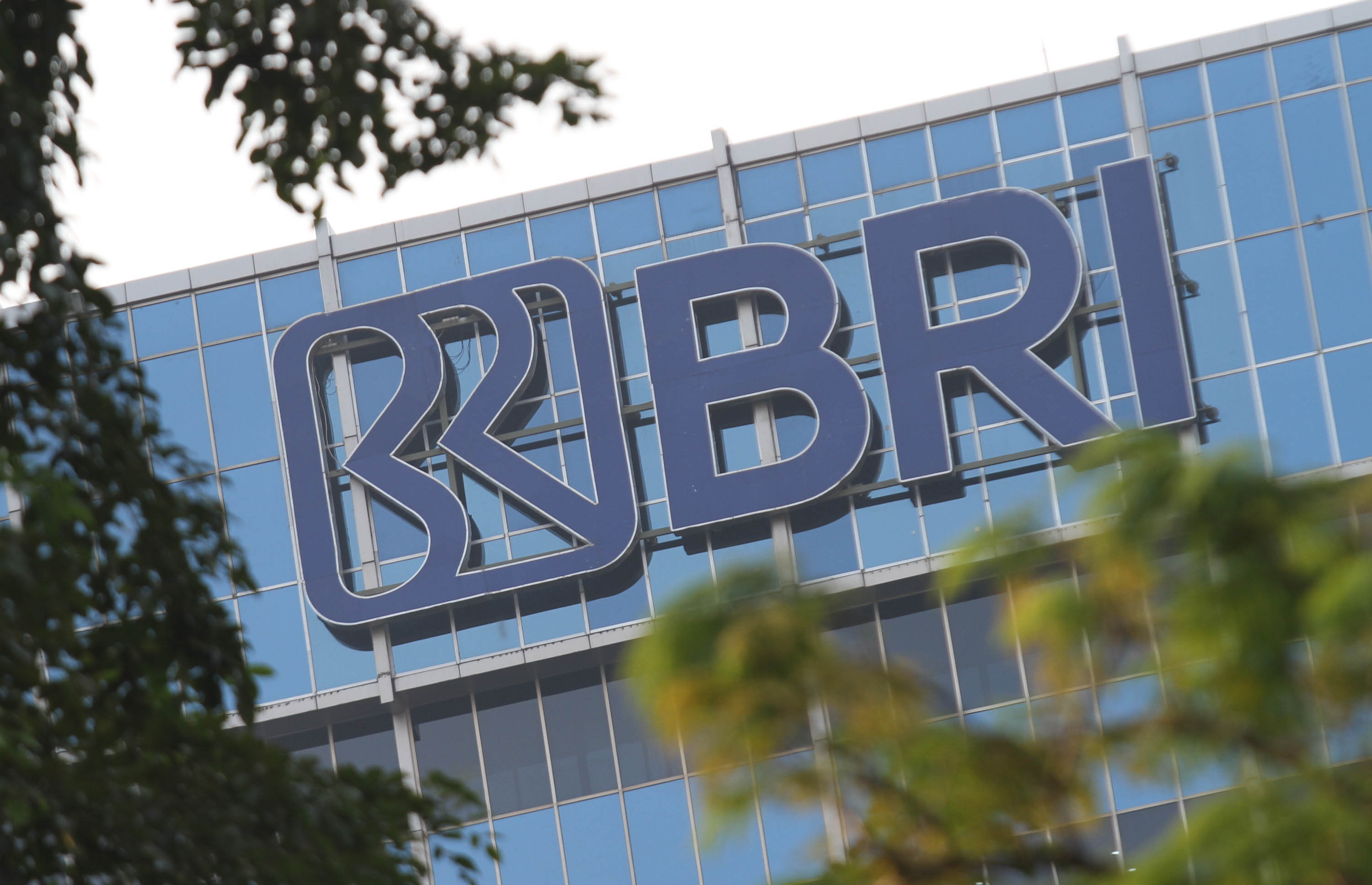 Logo Bank BRI, di Jakarta. Foto: Panji Asmoro/TrenAsia
